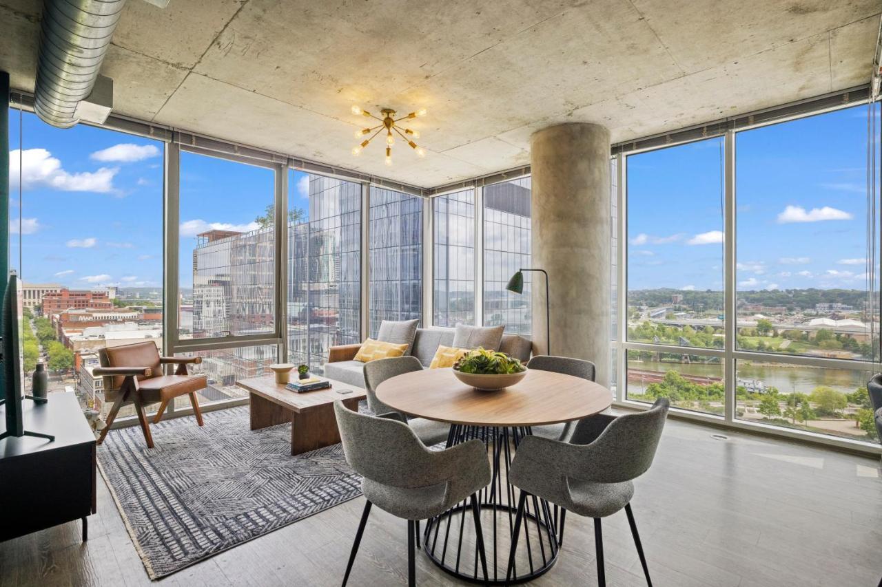 נאשוויל Placemakr Premier Sobro מראה חיצוני תמונה A staged living room at the 1001 Cooper