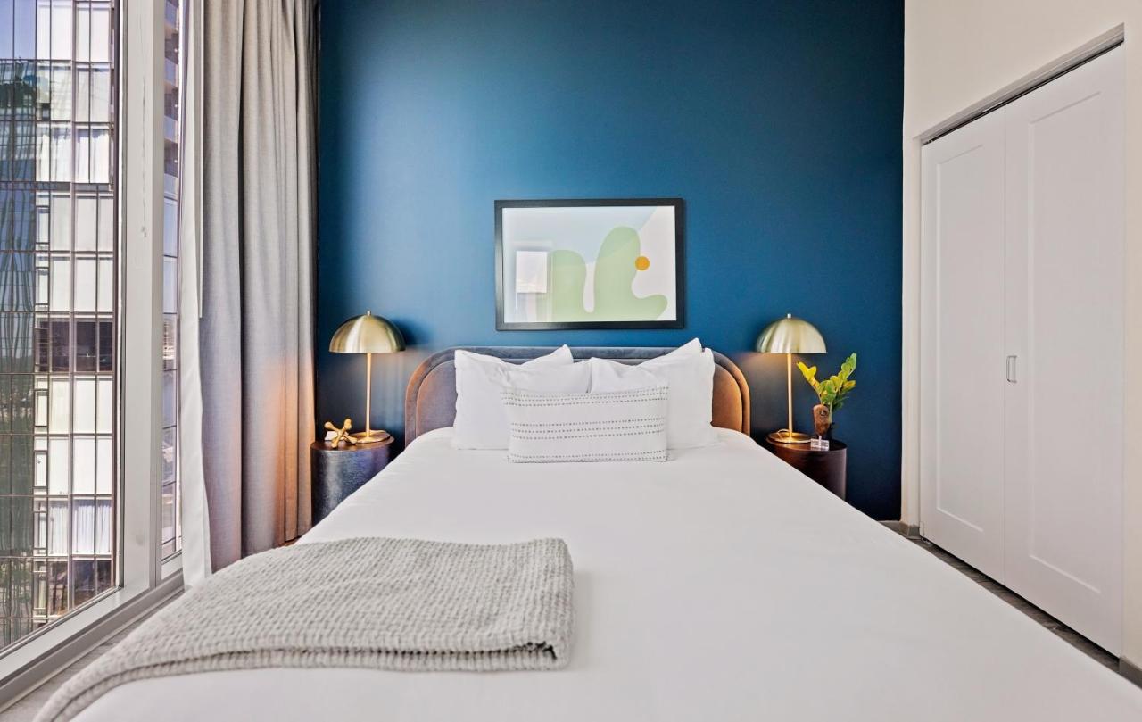 נאשוויל Placemakr Premier Sobro מראה חיצוני תמונה A bedroom at the Hotel Commonwealth